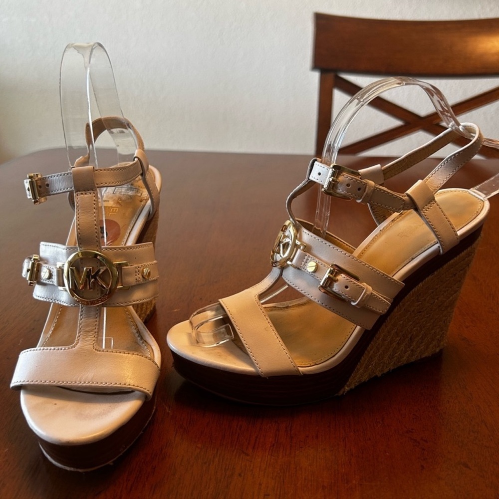 Michael Kors platform Sandals size 8 used at a store as sample shoe - Picture 1 of 9